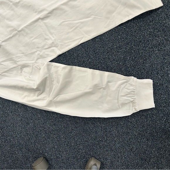 Balenciaga Oversized BB Logo Long Sleeve Shirt White/Black – Size L (Fits XXL) - Picture 7 of 15